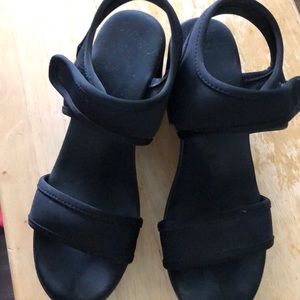 ÜO black sandals with Velcro straps
